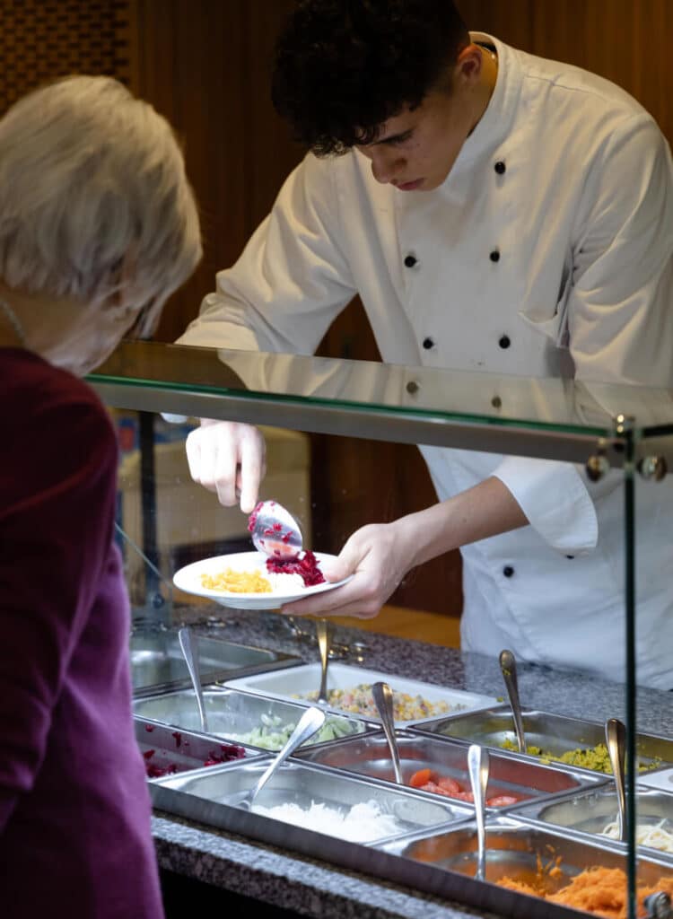 Aventin_Garten+Küche_19.10 5